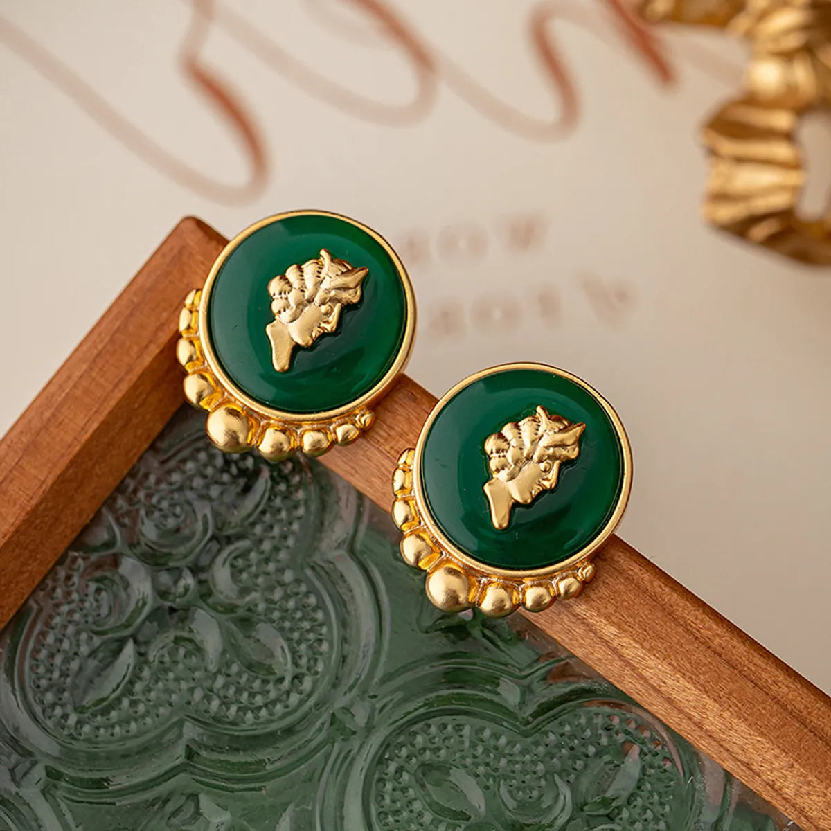 1 Pair Elegant Classical Portrait Plating Inlay Copper Resin 18k Gold Plated Ear Studs