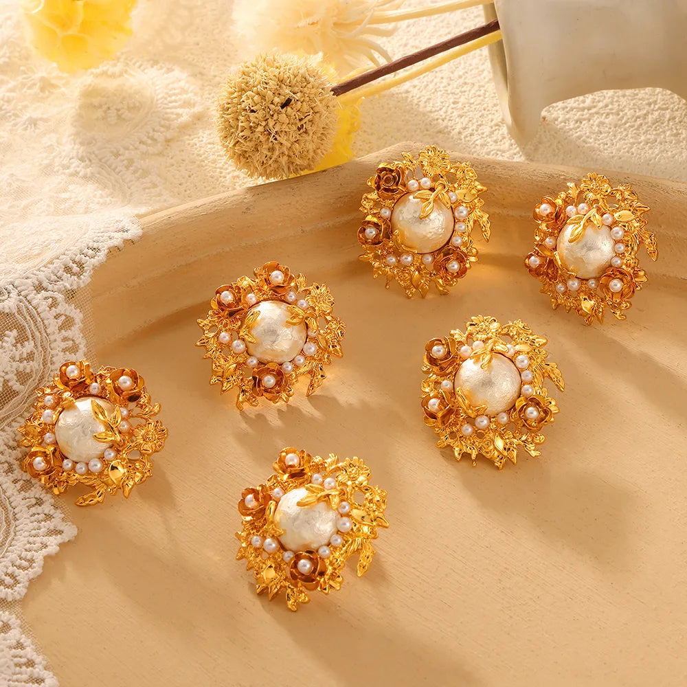 1 Pair Elegant Classical Retro Round Flower Inlay Copper Artificial Pearls Freshwater Pearl 18K Gold Plated Ear Studs