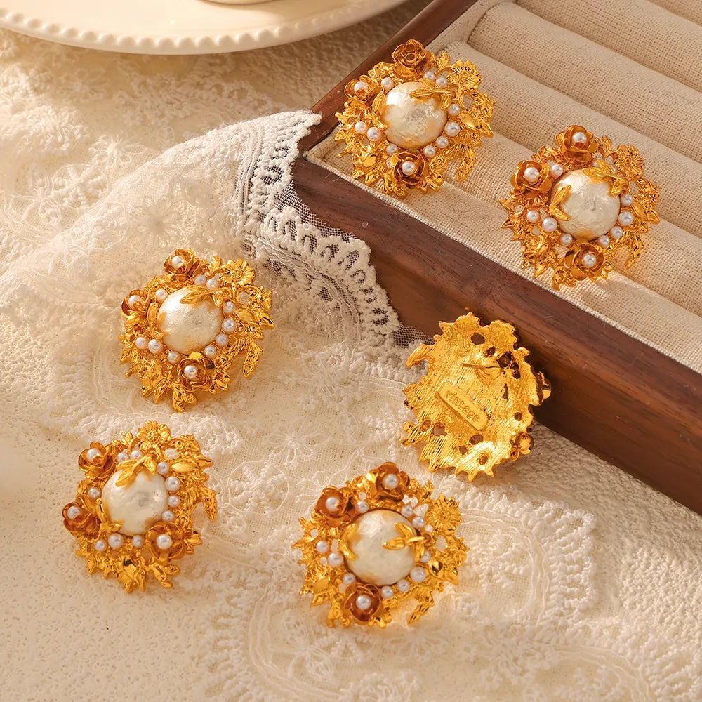 1 Pair Elegant Classical Retro Round Flower Inlay Copper Artificial Pearls Freshwater Pearl 18K Gold Plated Ear Studs