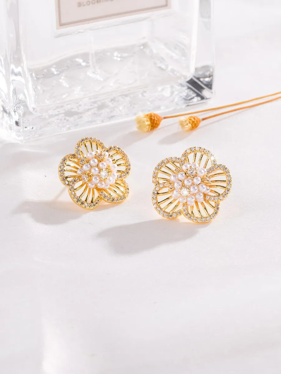 1 Pair Elegant Classical Shiny Flower Hollow Out Inlay Alloy Artificial Pearls Rhinestones Ear Studs