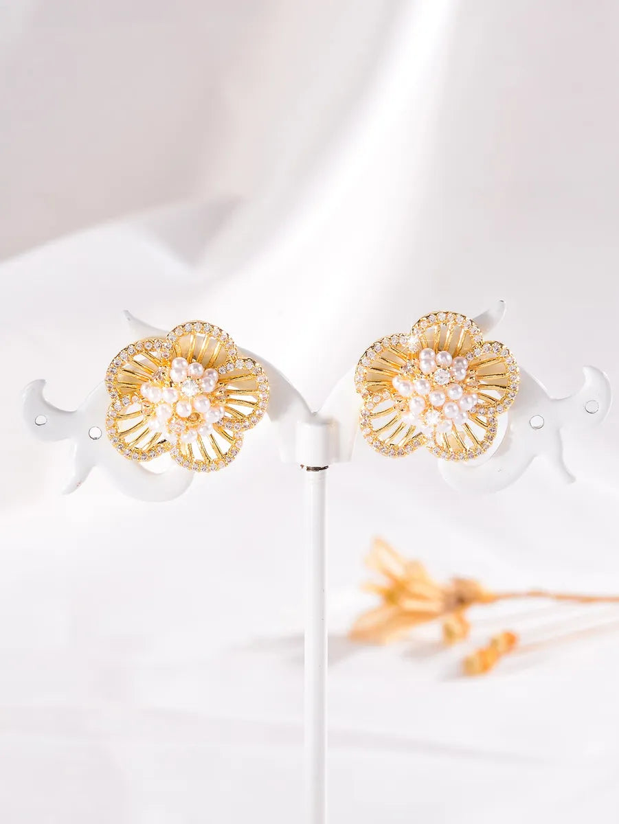 1 Pair Elegant Classical Shiny Flower Hollow Out Inlay Alloy Artificial Pearls Rhinestones Ear Studs