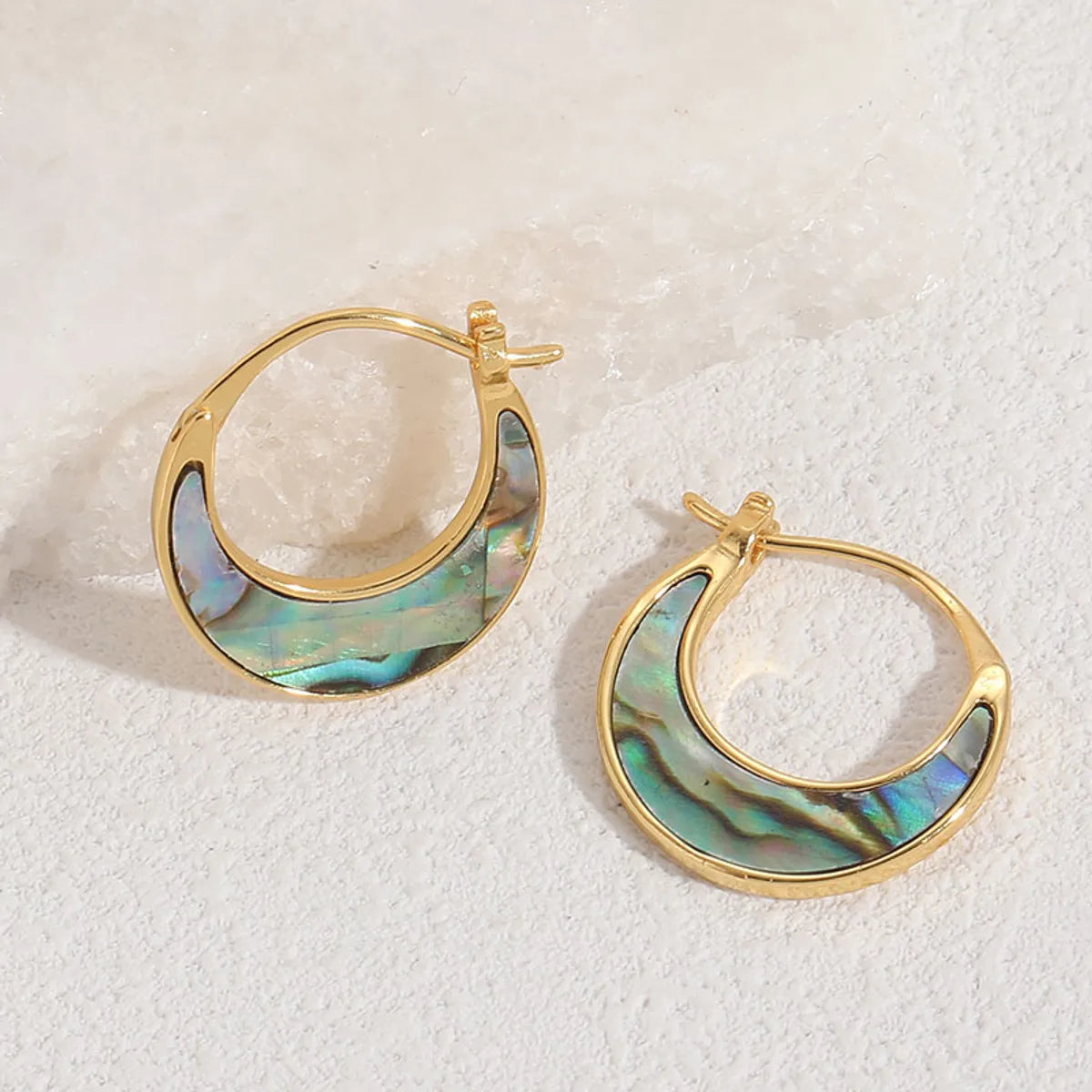 1 Pair Elegant Color Block Moon Plating Inlay Copper Shell 14k Gold Plated Hoop Earrings