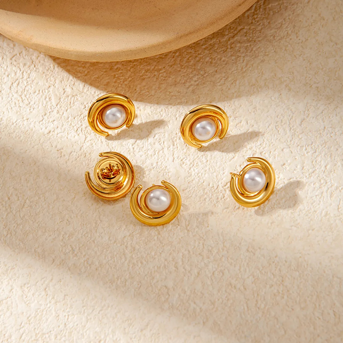 1 Pair Elegant Cute Sweet Moon Plating 304 Stainless Steel Pearl 14K Gold Plated Ear Studs