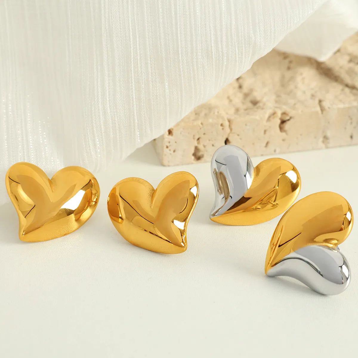 1 Pair Elegant Exaggerated Commute Heart Shape Polishing 304 Stainless Steel 18K Gold Plated Ear Studs