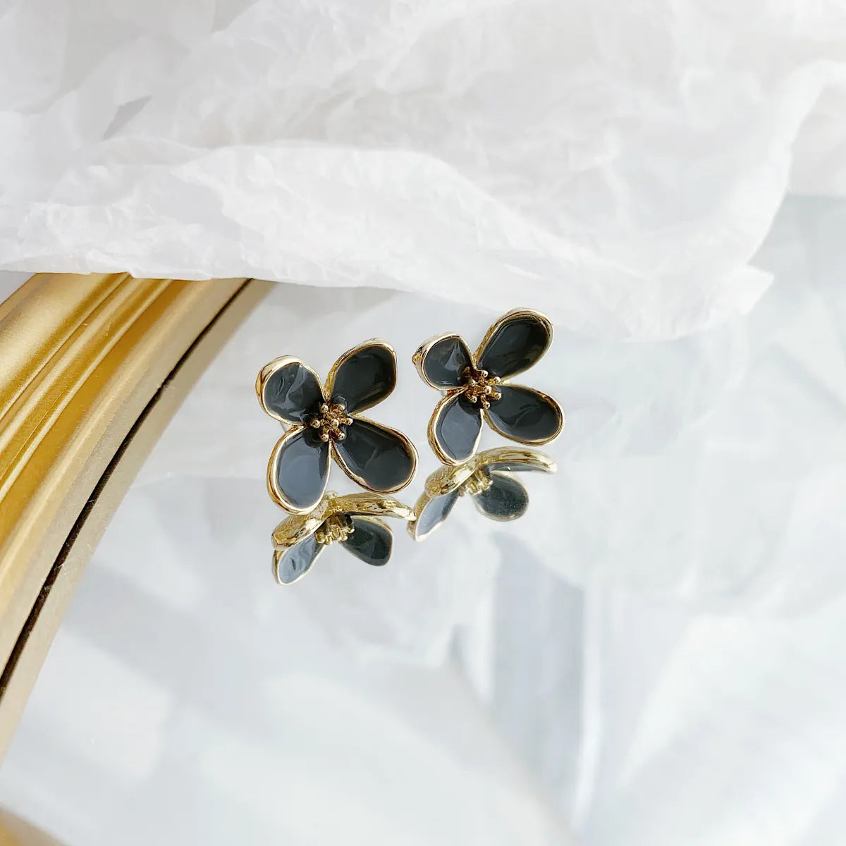 1 Pair Elegant Flower Alloy Gold Plated Ear Studs