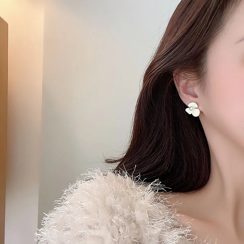 1 Pair Elegant Flower Inlay Alloy Artificial Pearls Ear Studs