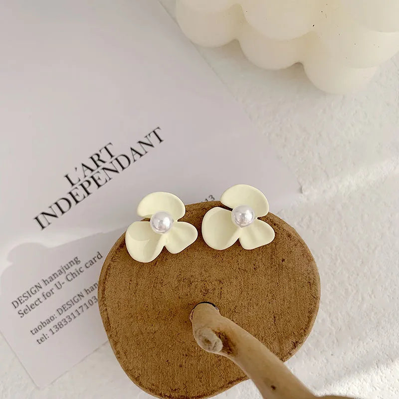 1 Pair Elegant Flower Inlay Alloy Artificial Pearls Ear Studs