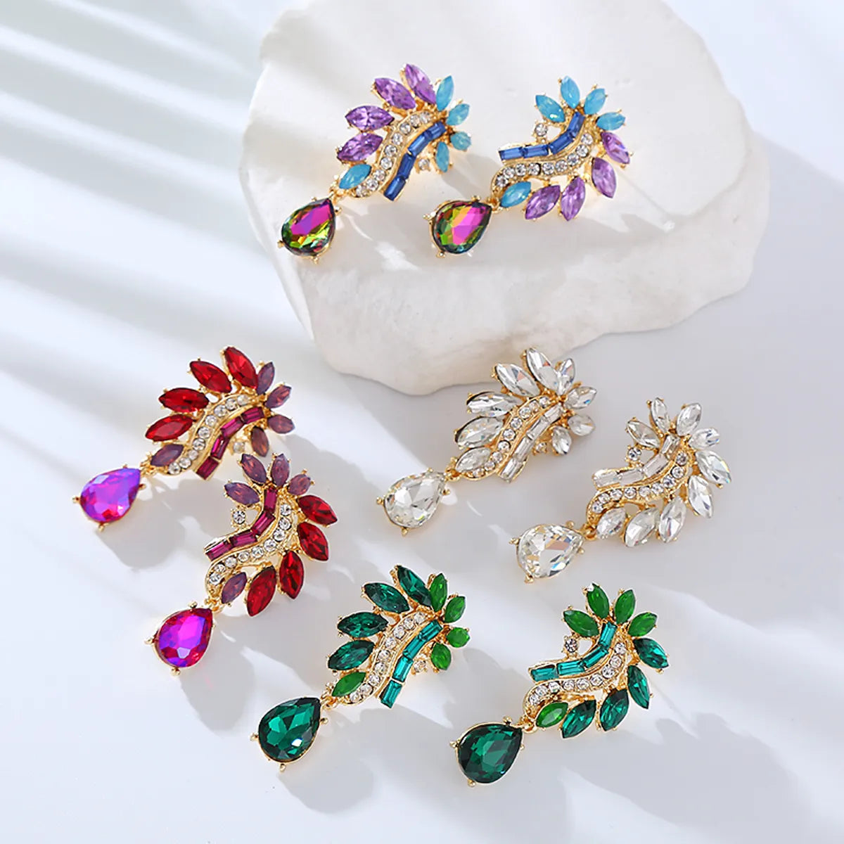 1 Pair Elegant Flower Inlay Alloy Rhinestones Drop Earrings