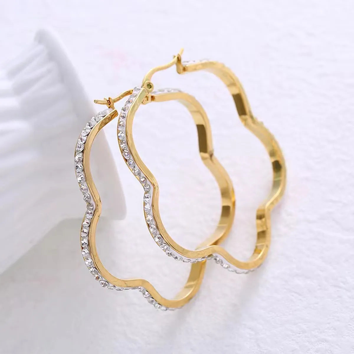 1 Pair Elegant Flower Inlay Titanium Steel Artificial Diamond Hoop Earrings