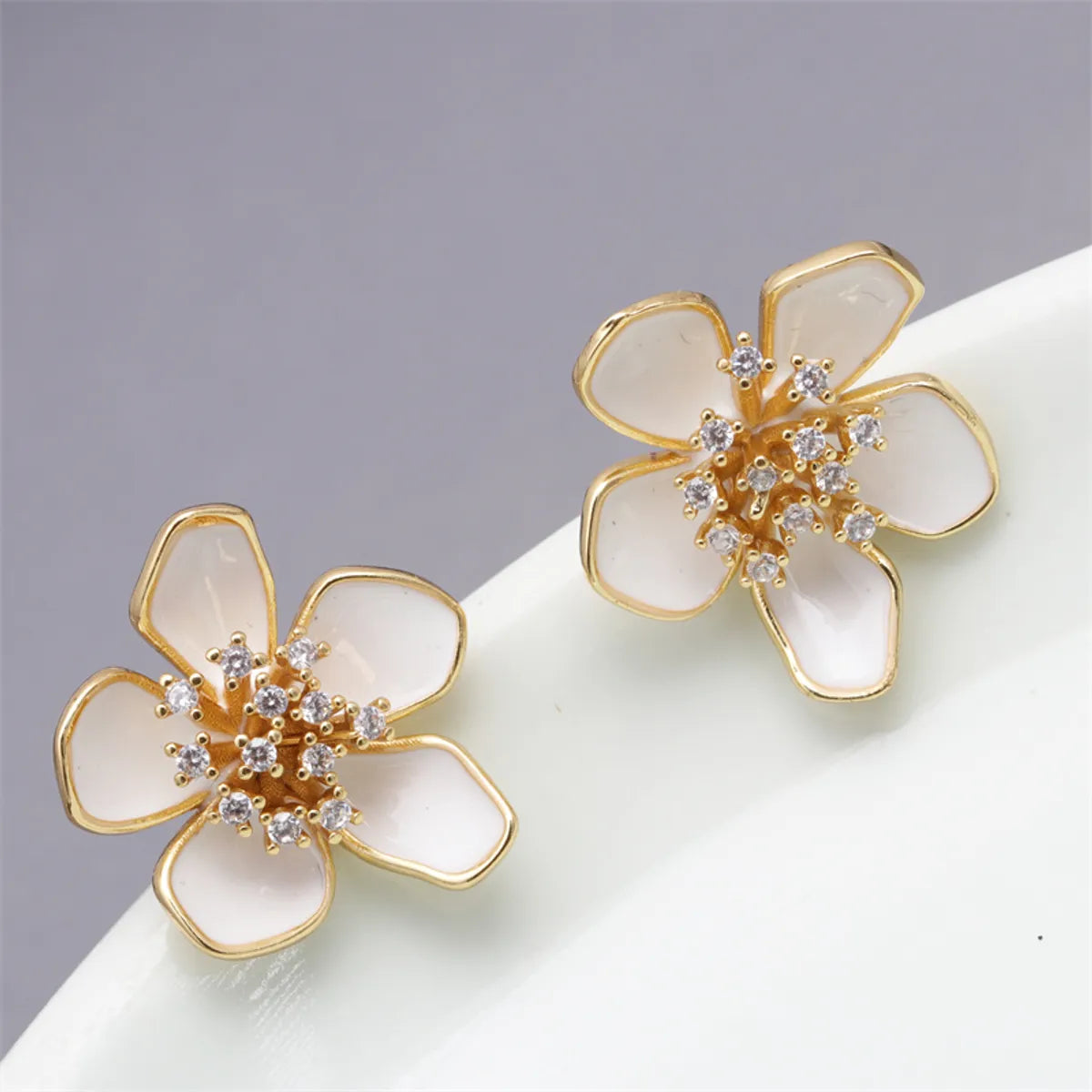 1 Pair Elegant Flower Petal Enamel Inlay Copper Zircon Gold Plated Ear Studs