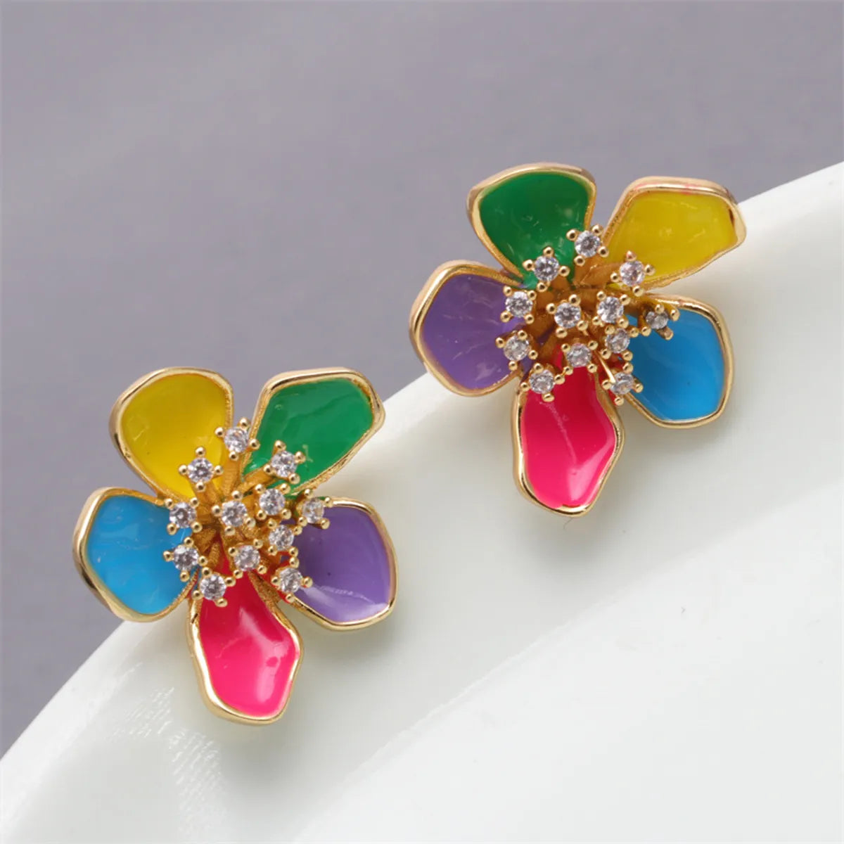 1 Pair Elegant Flower Petal Enamel Inlay Copper Zircon Gold Plated Ear Studs