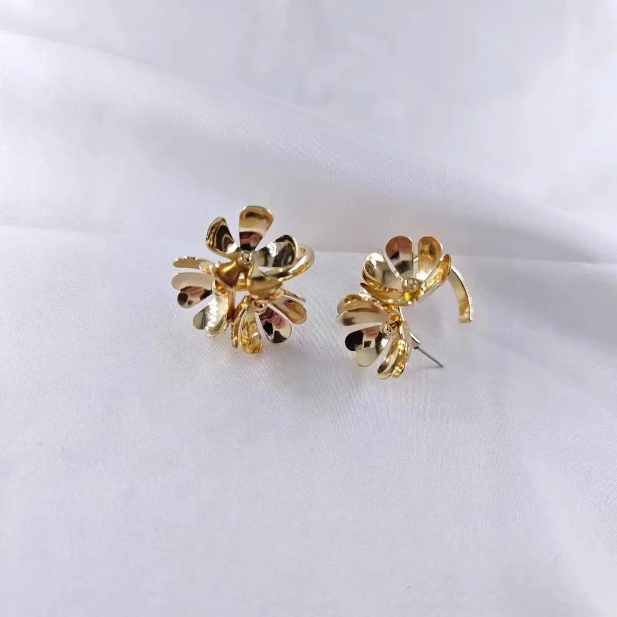 1 Pair Elegant Flower Plating Metal Ear Studs