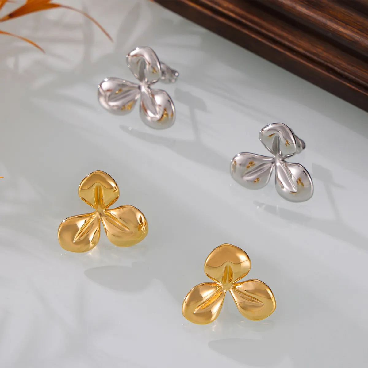 1 Pair Elegant French Style Simple Style Flower Carving 304 Stainless Steel 18K Gold Plated Ear Studs