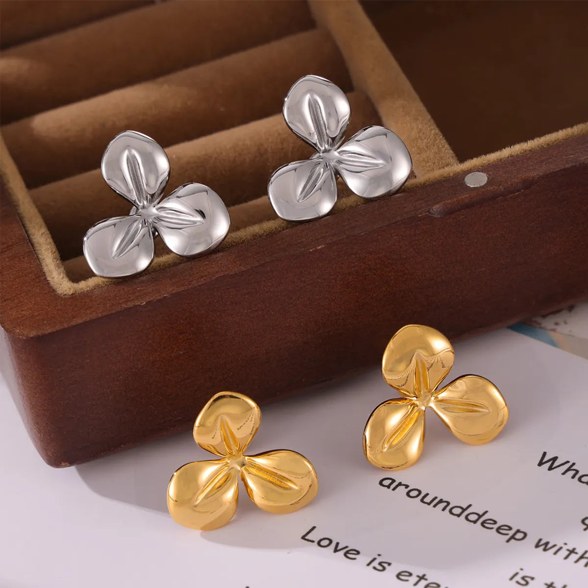 1 Pair Elegant French Style Simple Style Flower Carving 304 Stainless Steel 18K Gold Plated Ear Studs