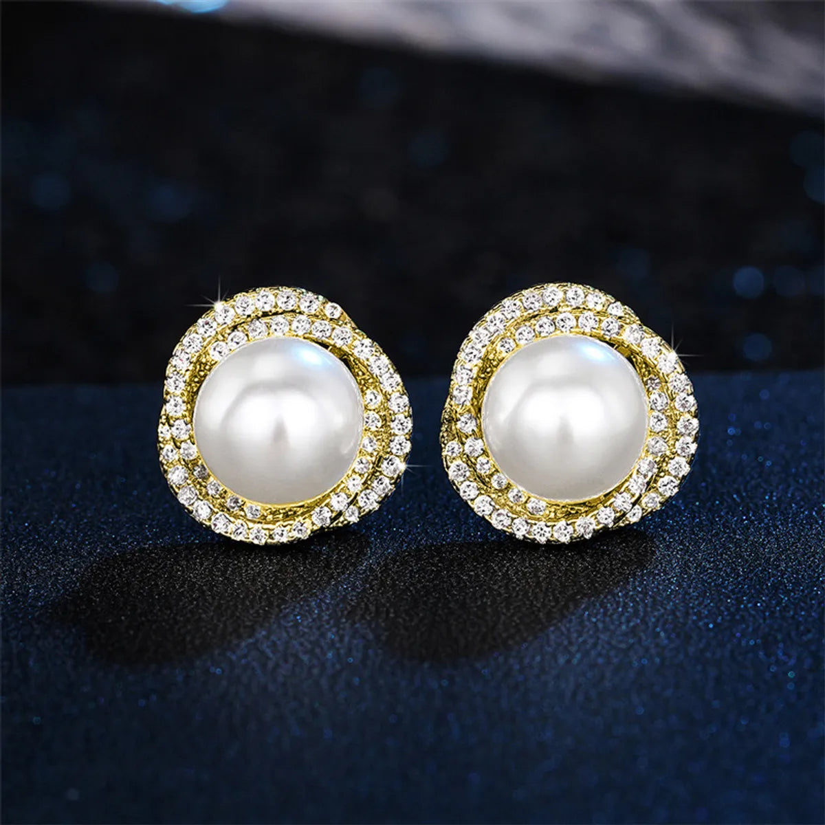 1 Pair Elegant Geometric Inlay Imitation Pearl Copper Zircon Ear Studs