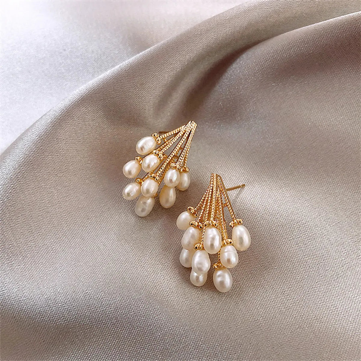 1 Pair Elegant Geometric Plating Inlay Alloy Artificial Pearls Gold Plated Ear Studs