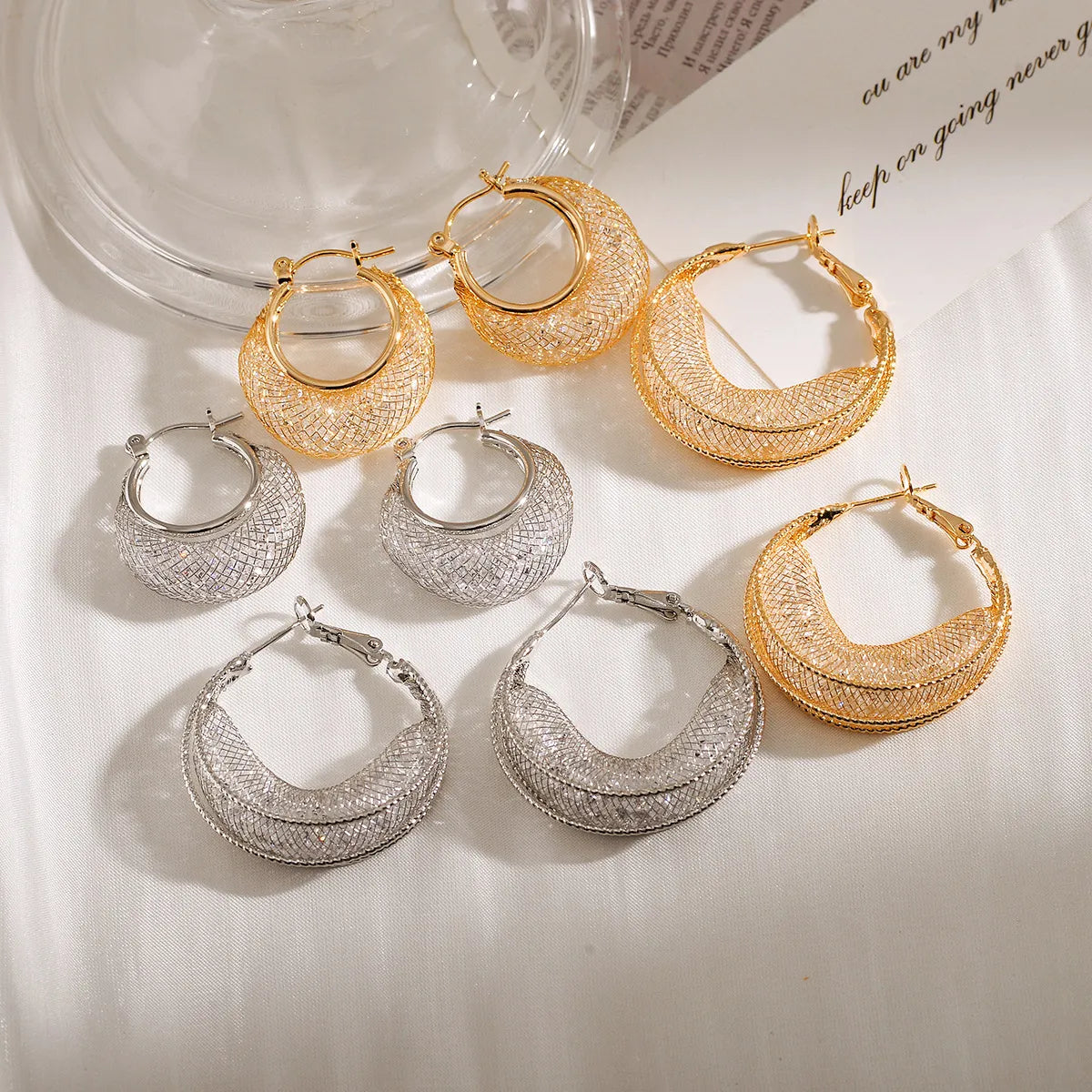 1 Pair Elegant Geometric Solid Color Plating Mesh Hollow Out Copper Hoop Earrings