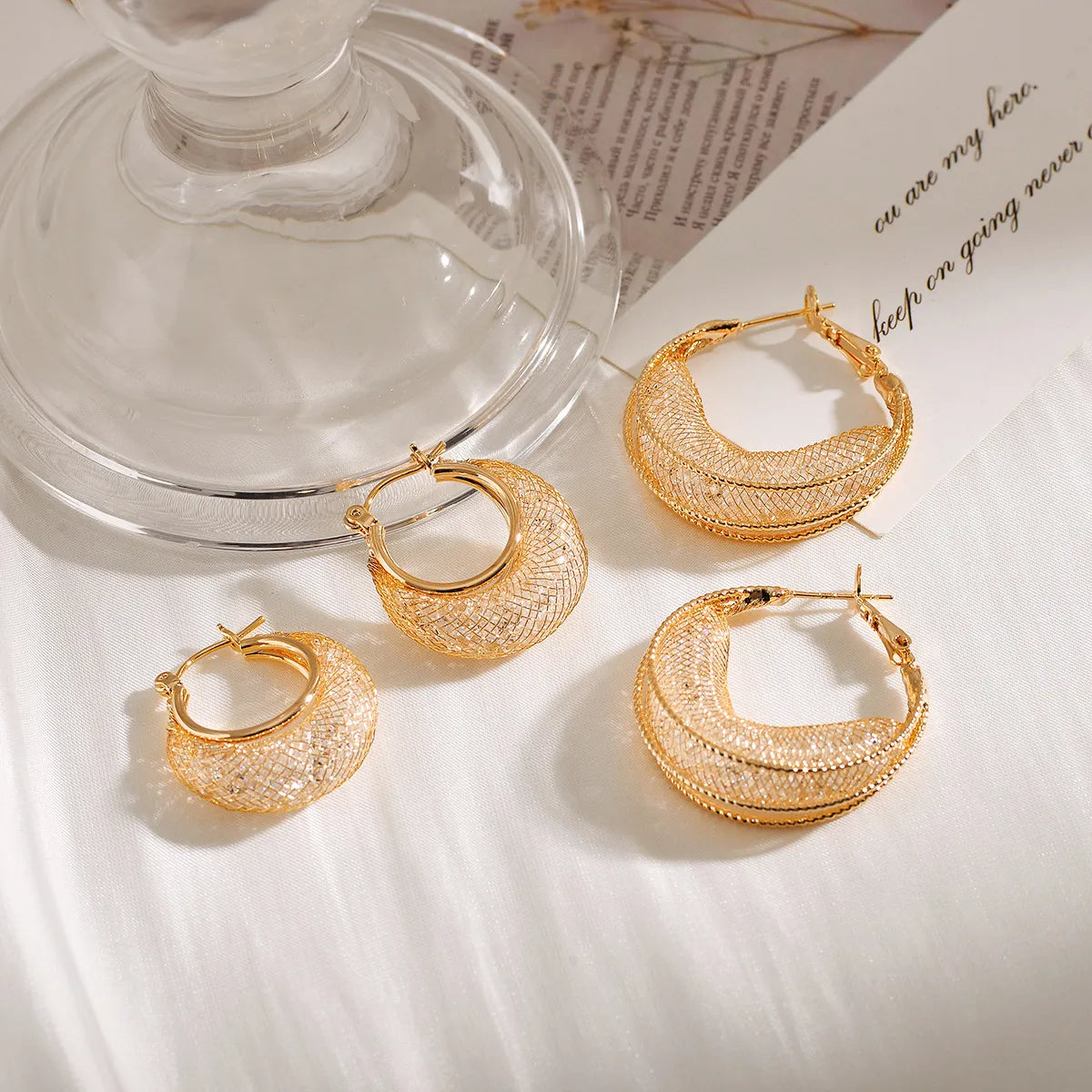 1 Pair Elegant Geometric Solid Color Plating Mesh Hollow Out Copper Hoop Earrings