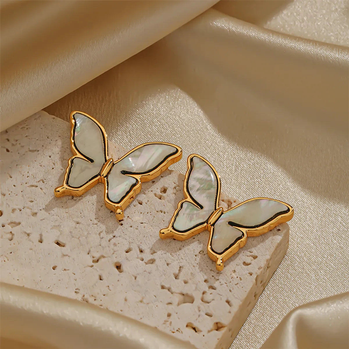 1 Pair Elegant Glam Butterfly Inlay Copper Shell 18K Gold Plated Ear Studs