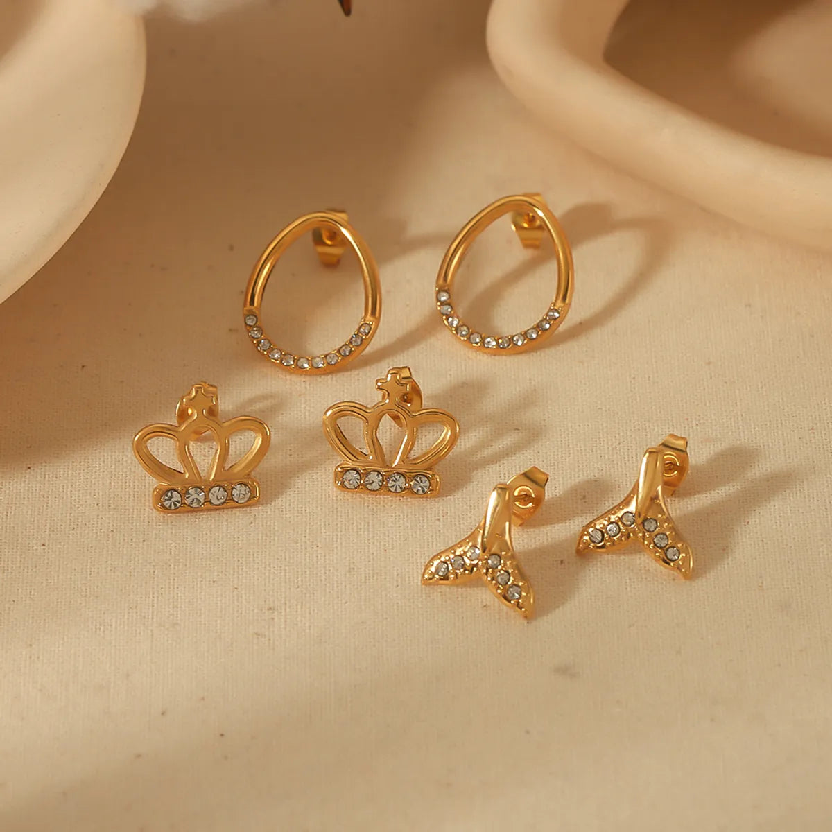 1 Pair Elegant Glam Crown Fish Tail Polishing Plating Inlay 304 Stainless Steel Zircon 18K Gold Plated Ear Studs