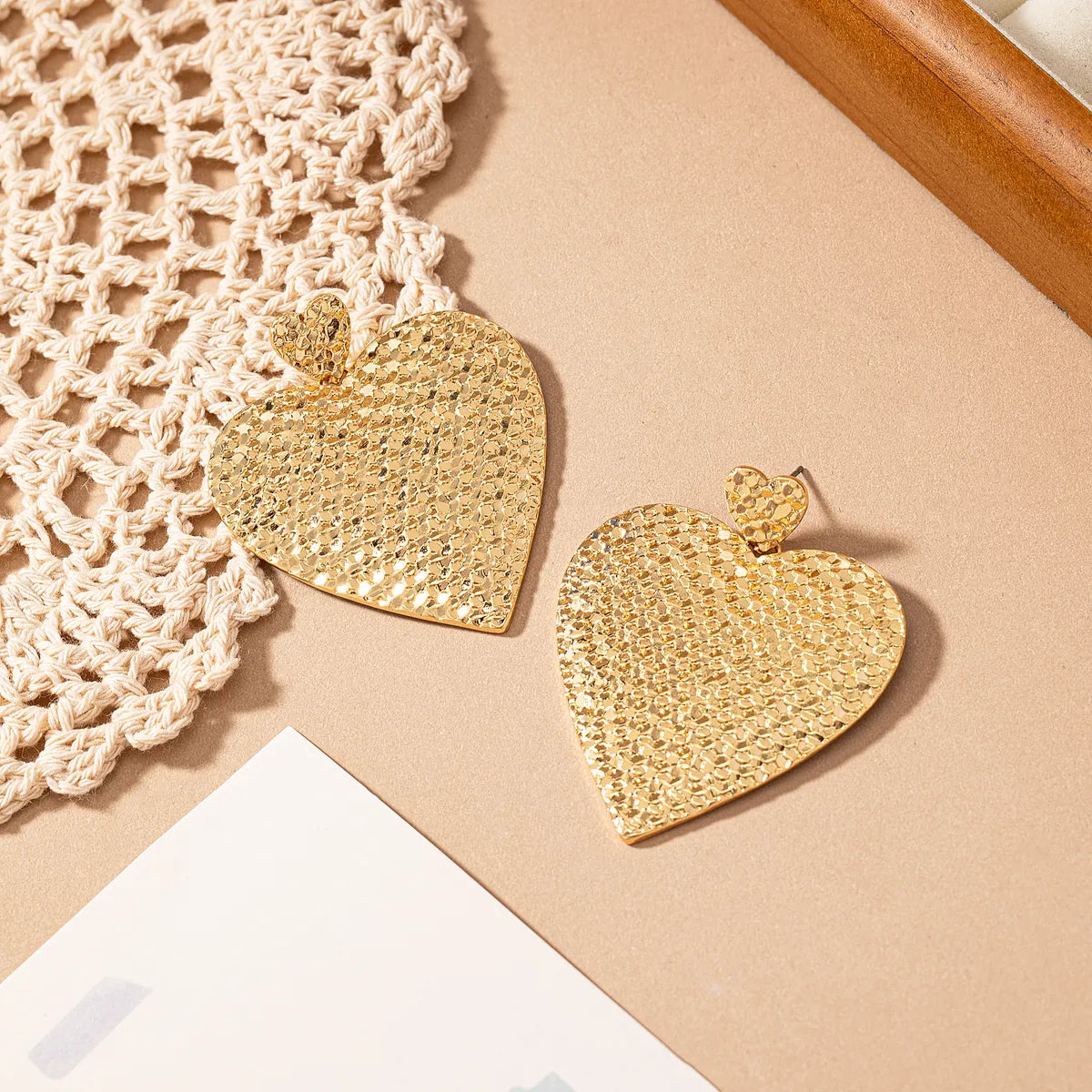 1 Pair Elegant Glam Exaggerated Heart Shape Alloy Gold Plated Drop Earrings