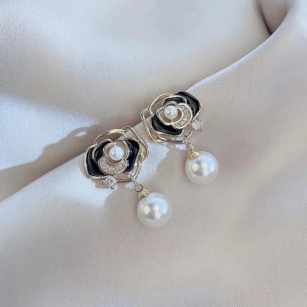 1 Pair Elegant Glam Flower Plating Inlay Alloy Artificial Gemstones Artificial Pearls Gold Plated Drop Earrings