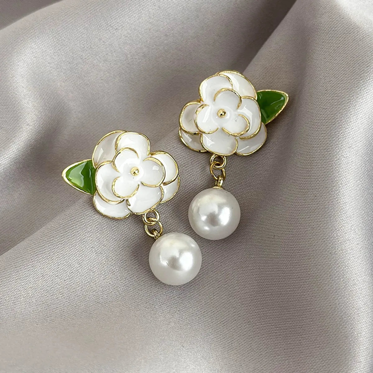 1 Pair Elegant Glam Luxurious Flower Enamel Inlay Copper Pearl Drop Earrings