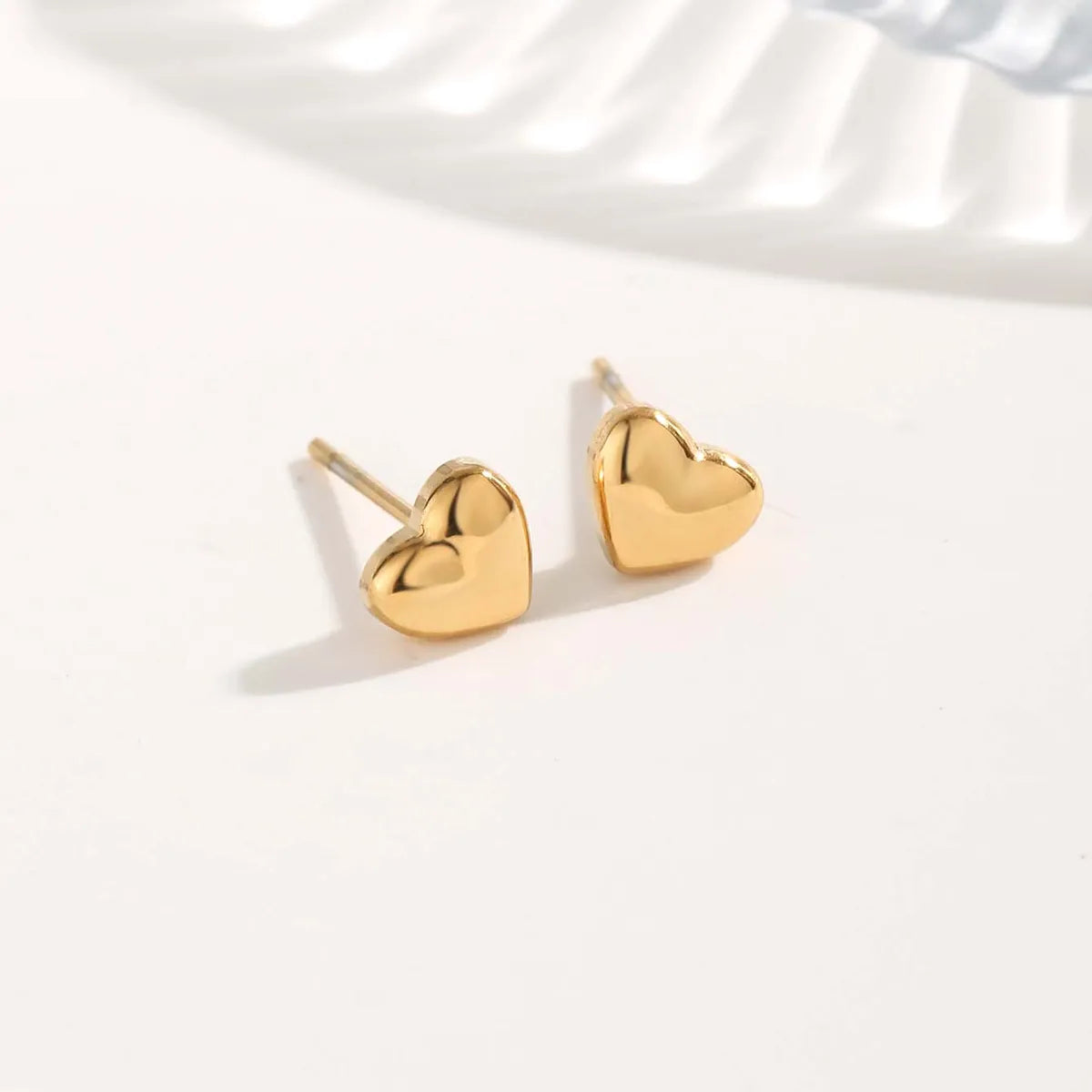 1 Pair Elegant Glam Round Heart Shape Pearl Plating Titanium Steel Gold Plated Ear Studs