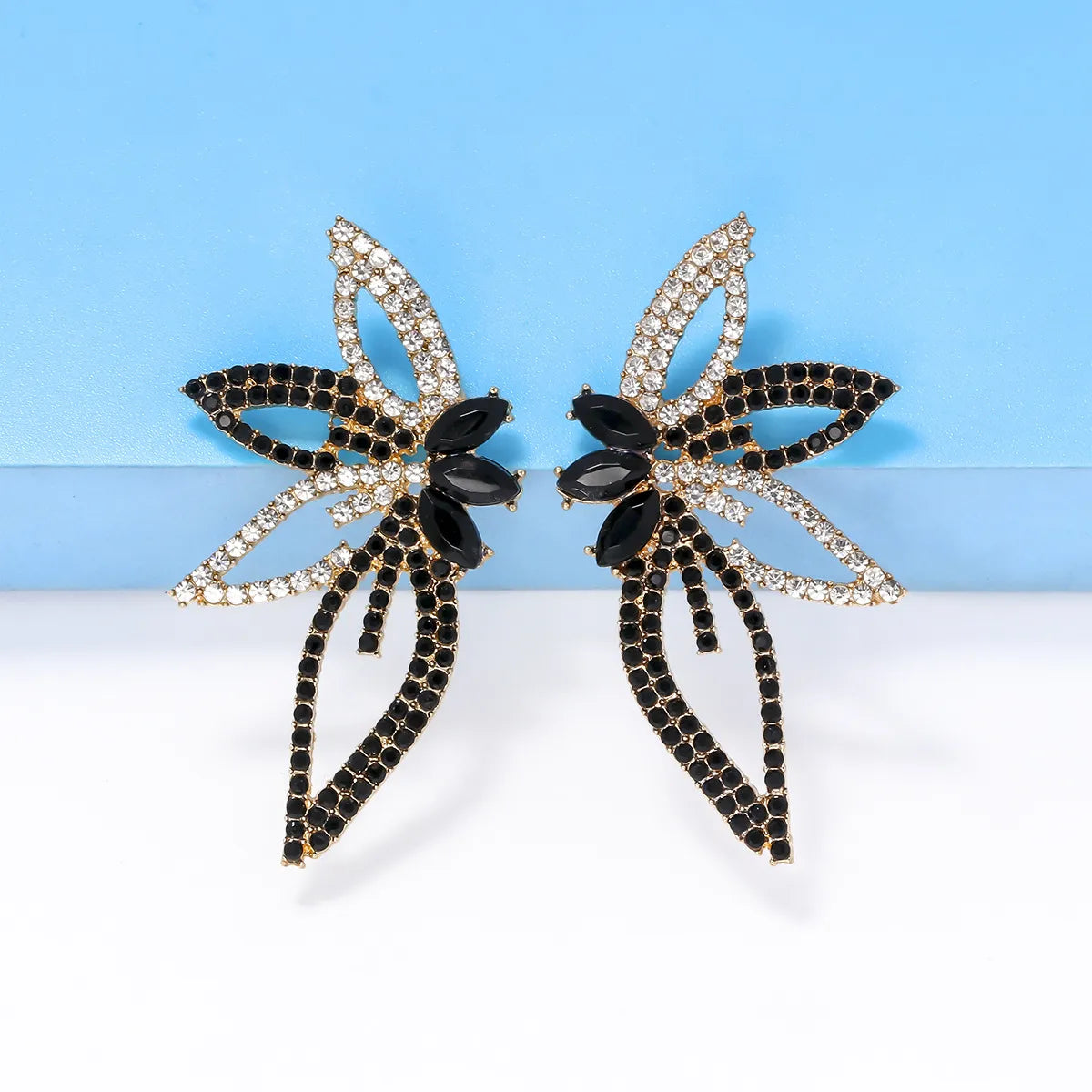 1 Pair Elegant Glam Shiny Flower Inlay Alloy Artificial Diamond Ear Studs