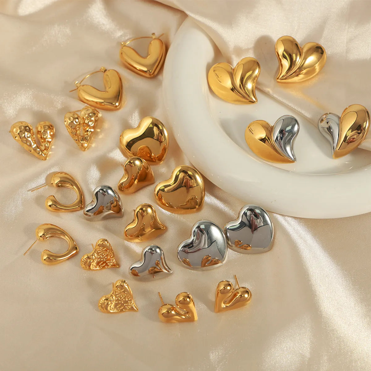 1 Pair Elegant Heart Shape Patchwork Plating Titanium Steel 18k Gold Plated Ear Studs