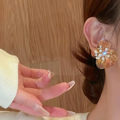 1 Pair Elegant Lady Flower Inlay Copper Artificial Pearls Zircon Ear Studs