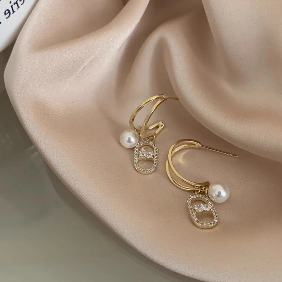 1 Pair Elegant Lady Geometric Imitation Pearl Alloy Drop Earrings