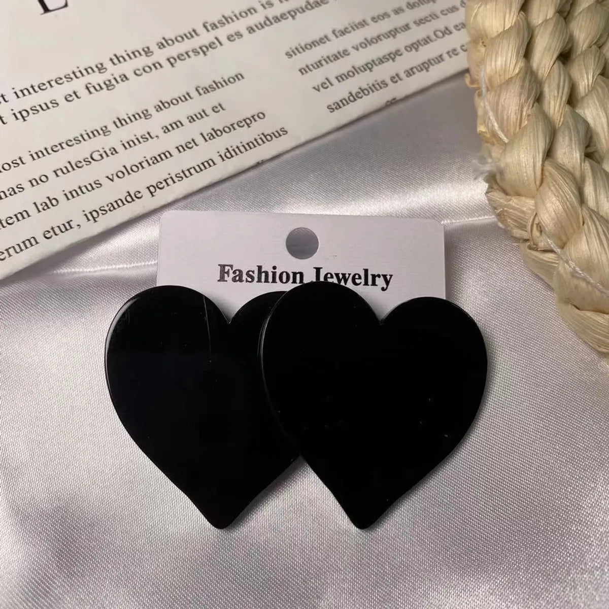 1 Pair Elegant Lady Heart Shape Arylic Drop Earrings