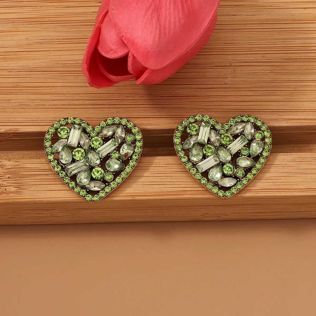 1 Pair Elegant Lady Heart Shape Inlay Zinc Alloy Rhinestones Ear Studs