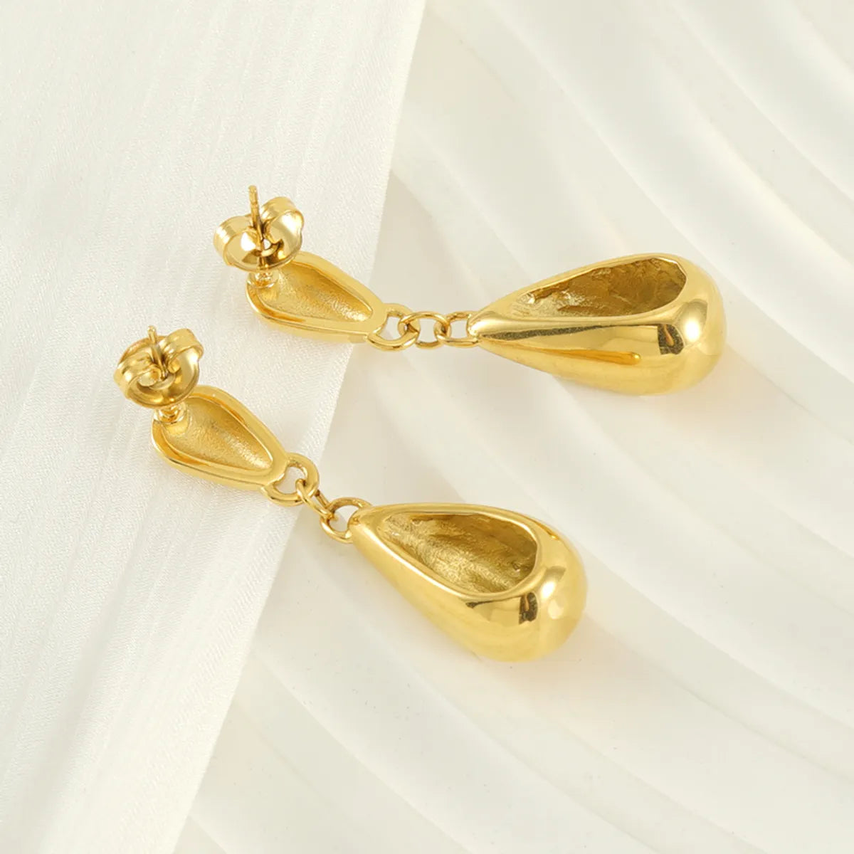 1 Pair Elegant Lady Modern Style Water Droplets Solid Color 304 Stainless Steel Titanium Steel 18K Gold Plated Drop Earrings