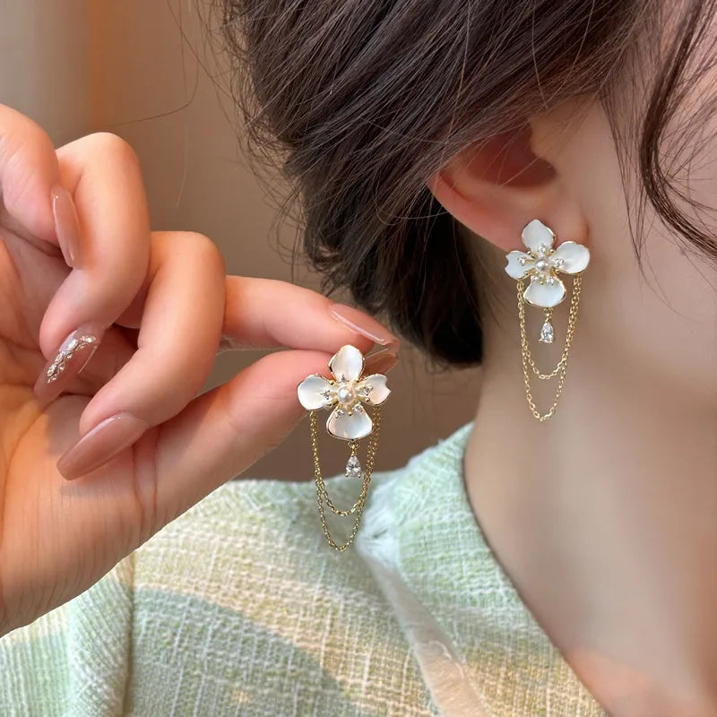 1 Pair Elegant Lady Streetwear Flower Tassel Inlay Alloy Imitation Pearl Rhinestones Drop Earrings