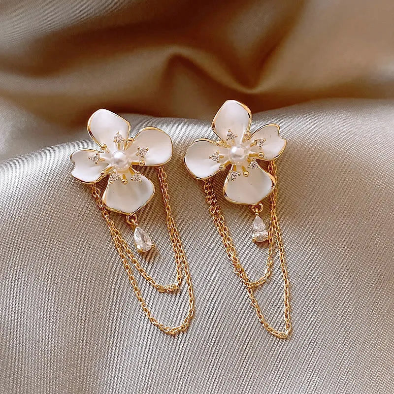 1 Pair Elegant Lady Streetwear Flower Tassel Inlay Alloy Imitation Pearl Rhinestones Drop Earrings