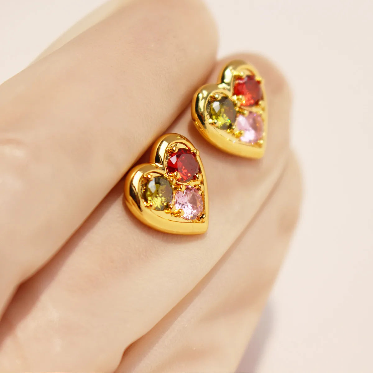 1 Pair Elegant Lady Streetwear Heart Shape Inlay Brass Zircon 24K Gold Plated Ear Studs