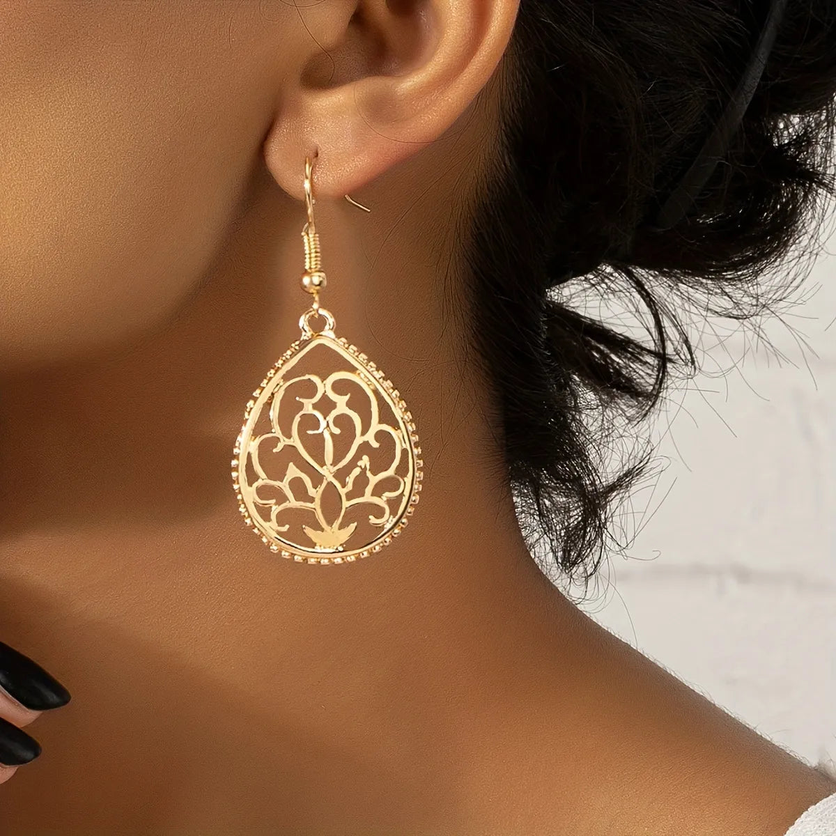 1 Pair Elegant Lady Water Droplets Monogram Alloy Drop Earrings