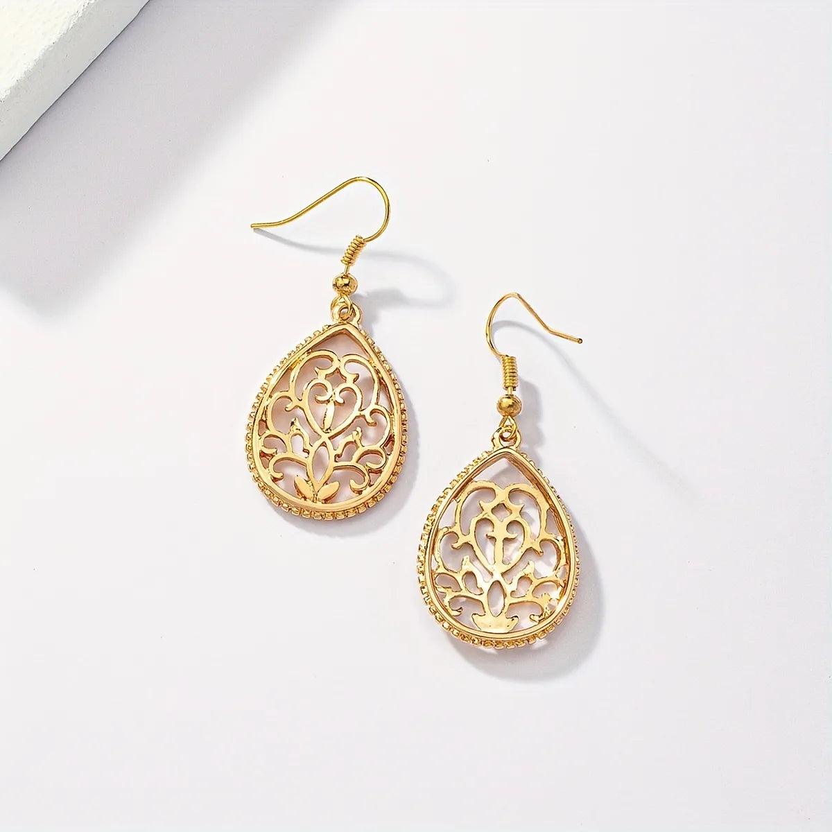 1 Pair Elegant Lady Water Droplets Monogram Alloy Drop Earrings