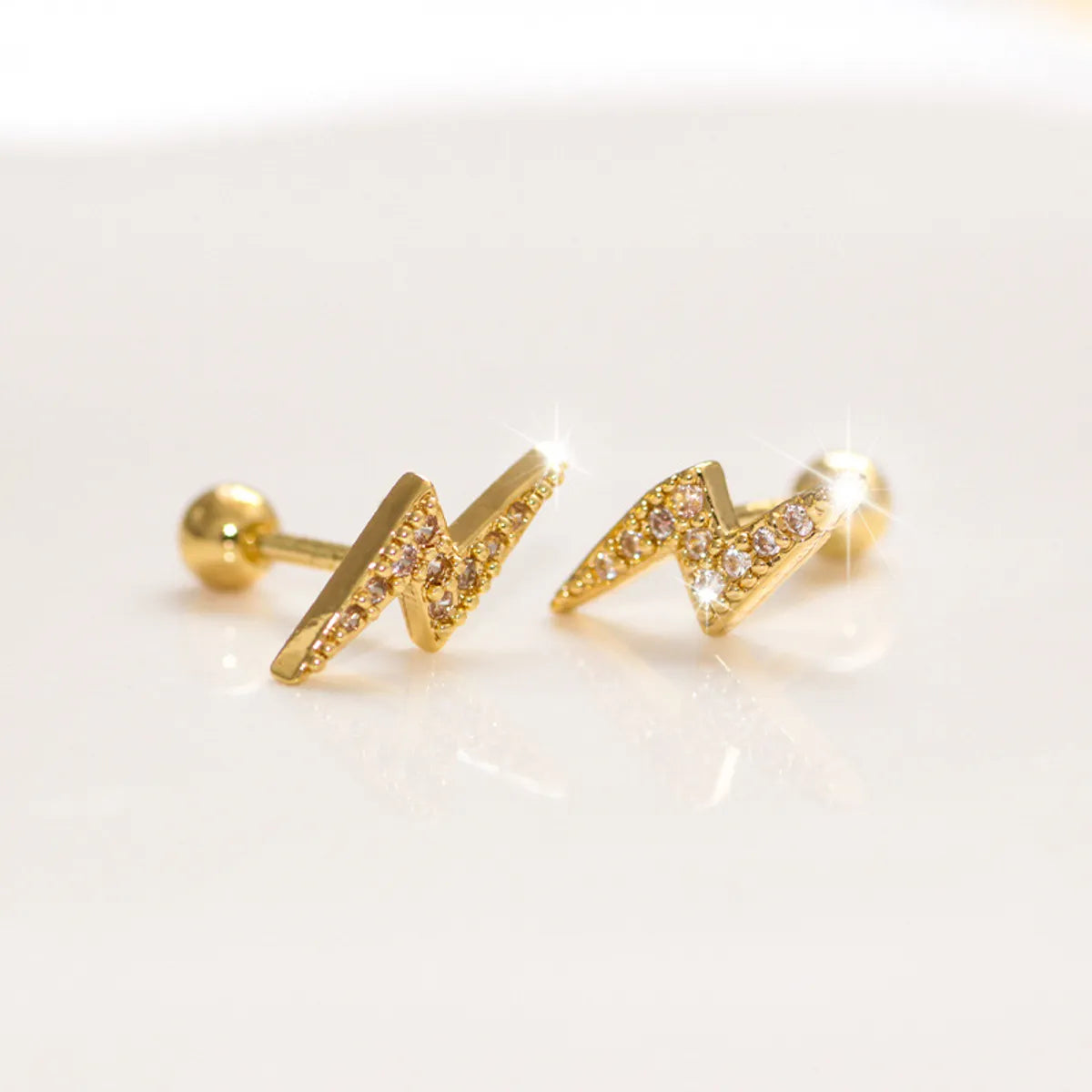 1 Pair Elegant Leaf Crown Plating Copper Zircon Ear Studs