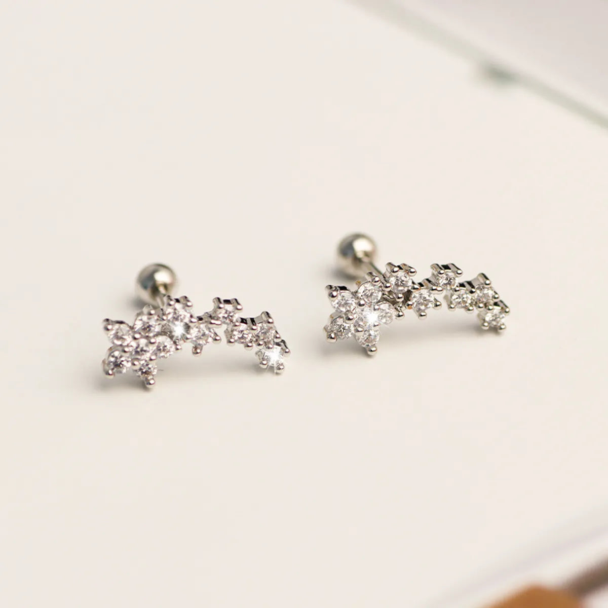 1 Pair Elegant Leaf Crown Plating Copper Zircon Ear Studs