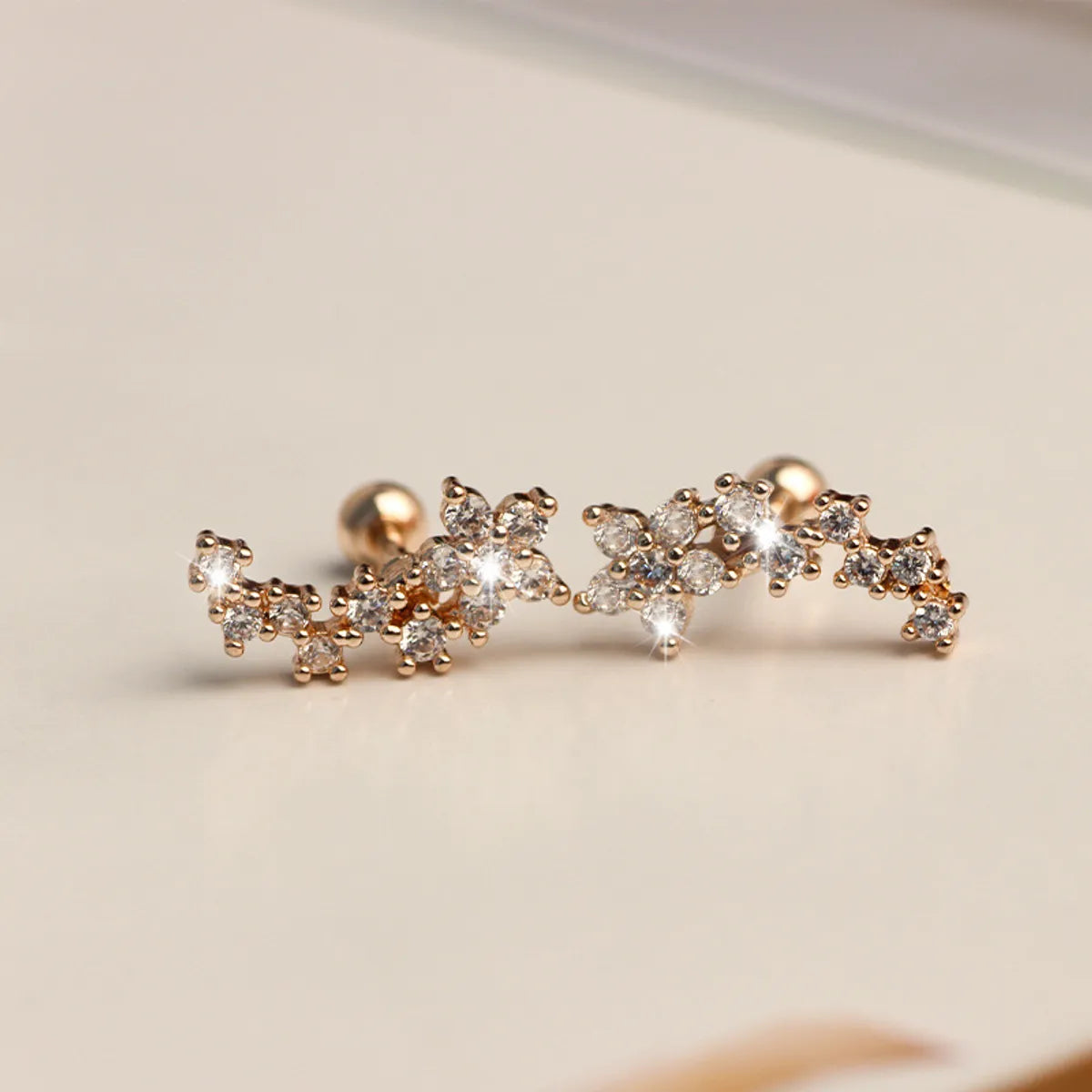 1 Pair Elegant Leaf Crown Plating Copper Zircon Ear Studs