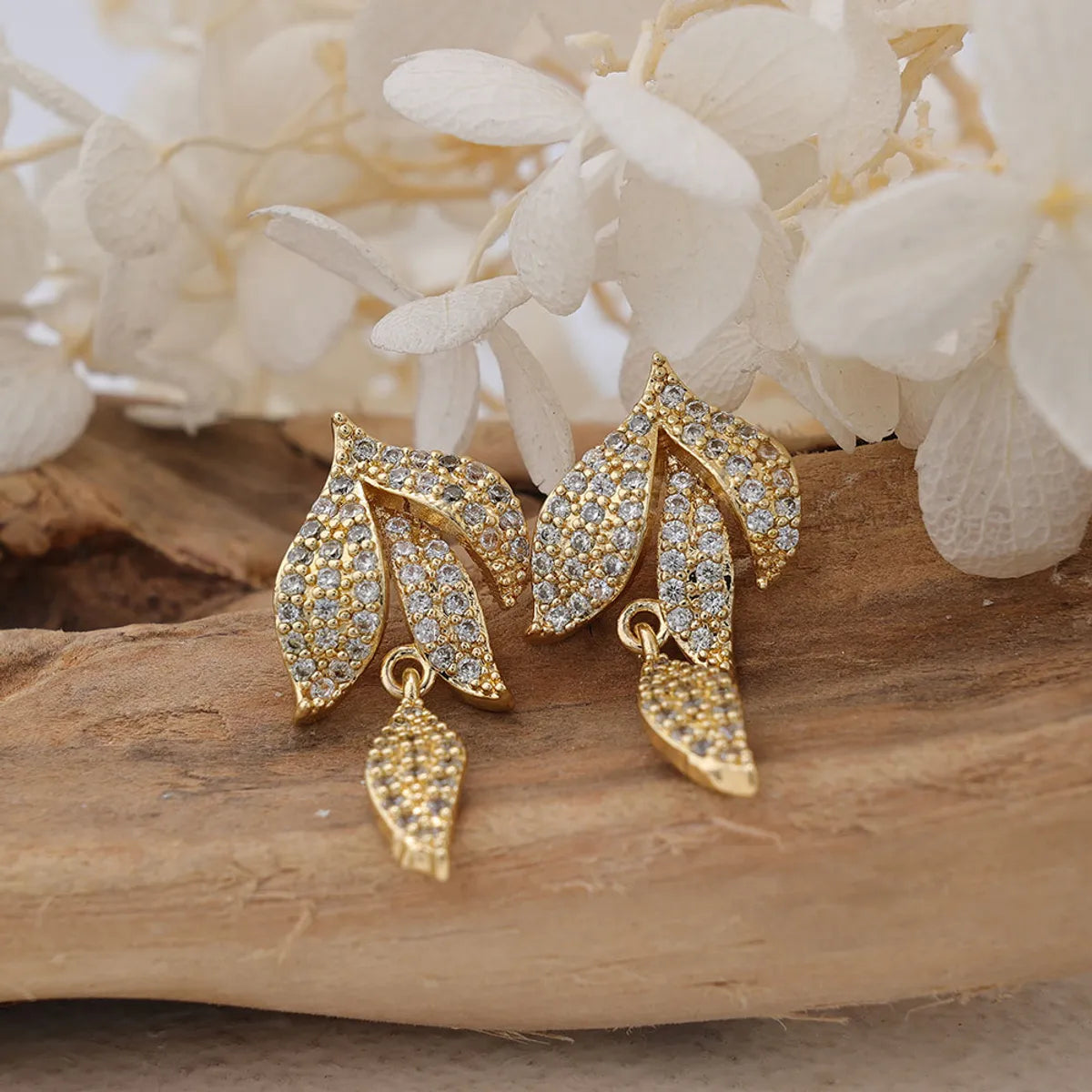 1 Pair Elegant Leaves Inlay Copper Zircon Rose Gold Plated Drop Earrings