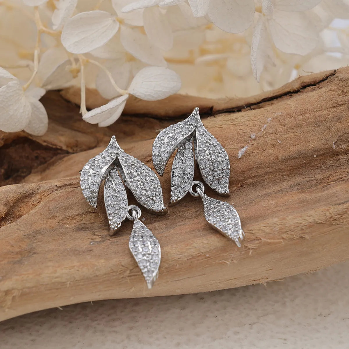 1 Pair Elegant Leaves Inlay Copper Zircon Rose Gold Plated Drop Earrings