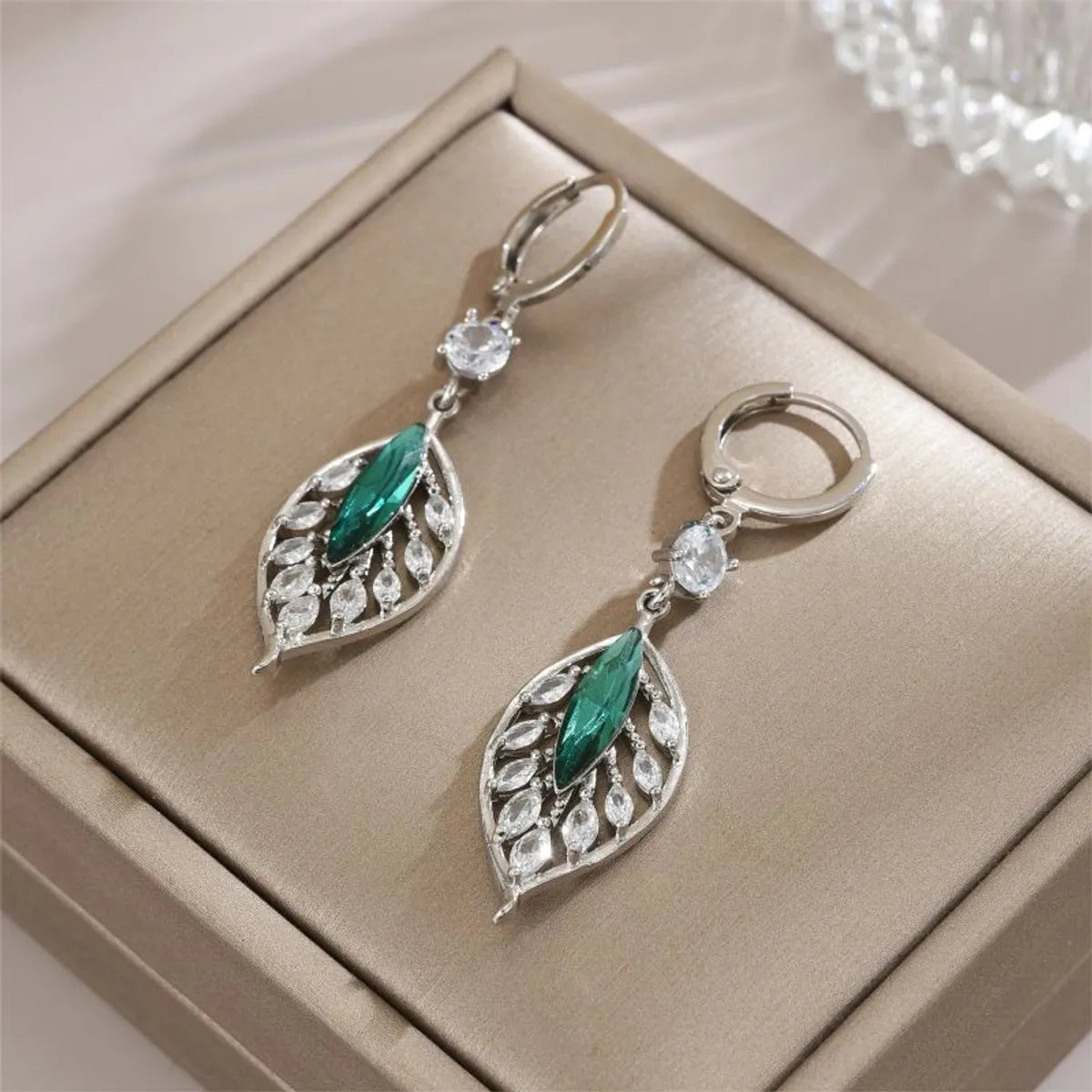 1 Pair Elegant Leaves Plating Inlay Copper Alloy Zircon 18k Gold Plated Drop Earrings