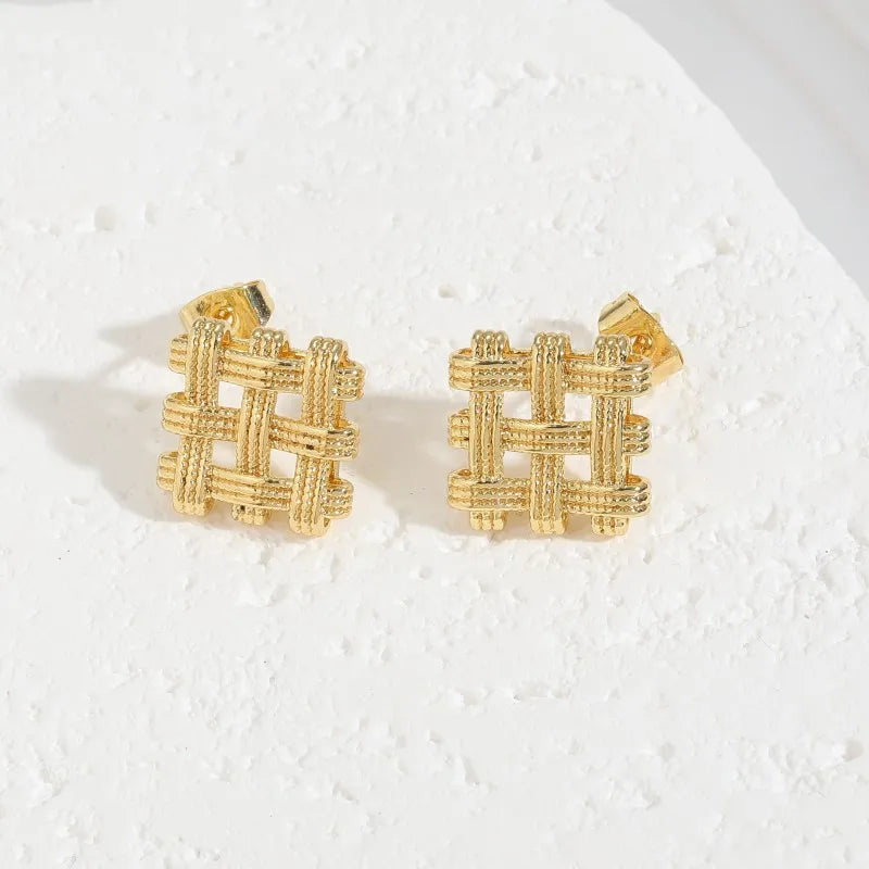 1 Pair Elegant Luxurious Classic Style Grid Asymmetrical Plating Copper 14k Gold Plated Ear Studs