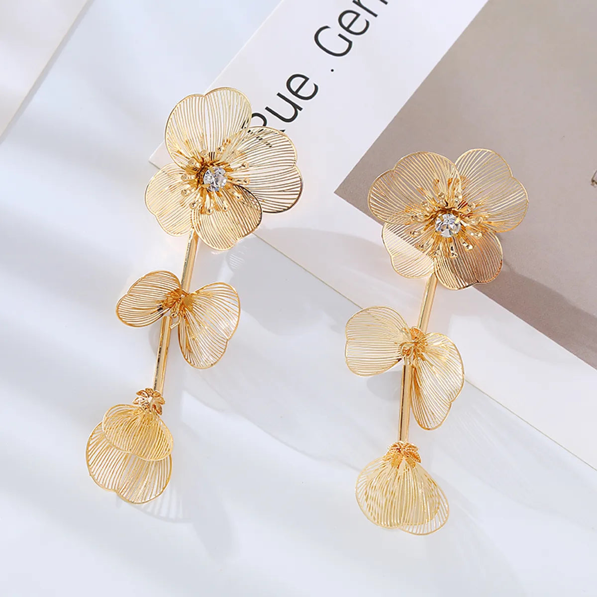 1 Pair Elegant Luxurious Flower Inlay Alloy Rhinestones Drop Earrings