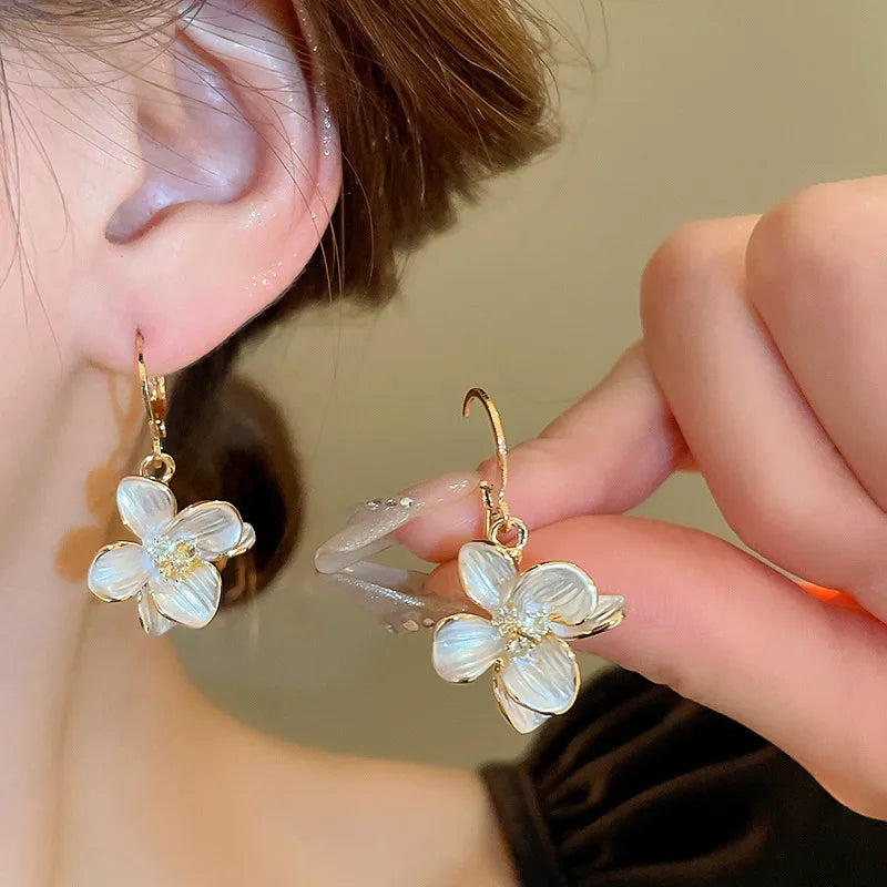 1 Pair Elegant Luxurious Flower Inlay Alloy Rhinestones Drop Earrings