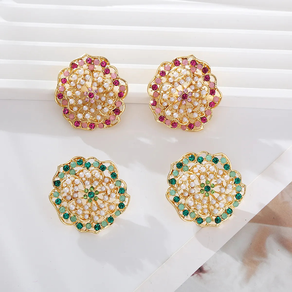 1 Pair Elegant Luxurious Flower Plating Inlay Alloy Artificial Pearls Rhinestones Gold Plated Ear Studs